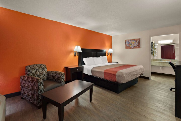1 King Bed (12 of 12)