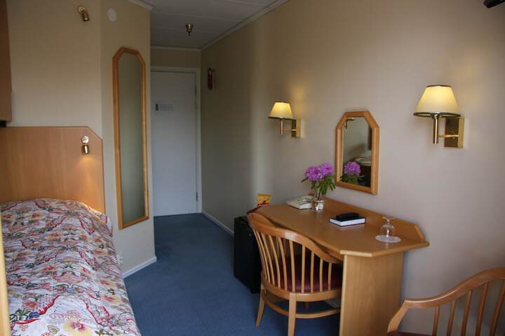 Room 10 of 36