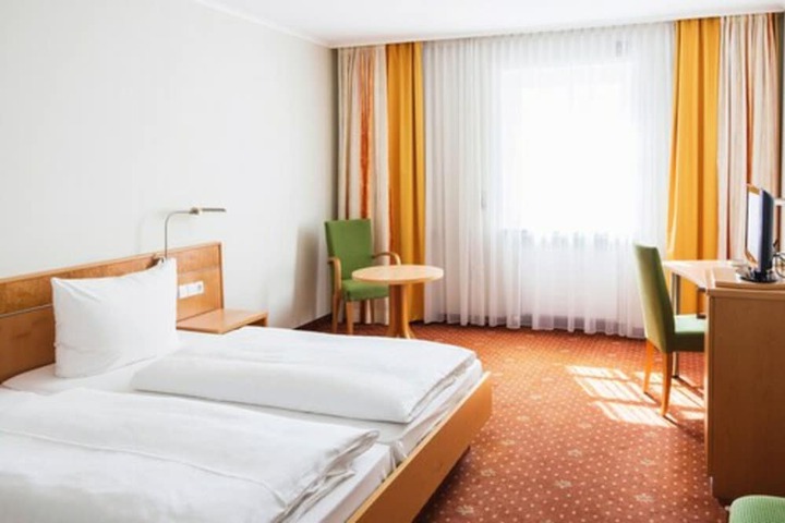 Room 16 of 42