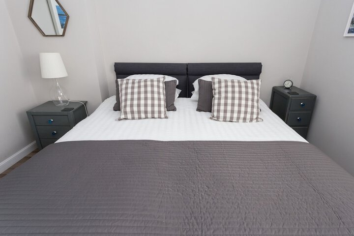Room 2 of 64