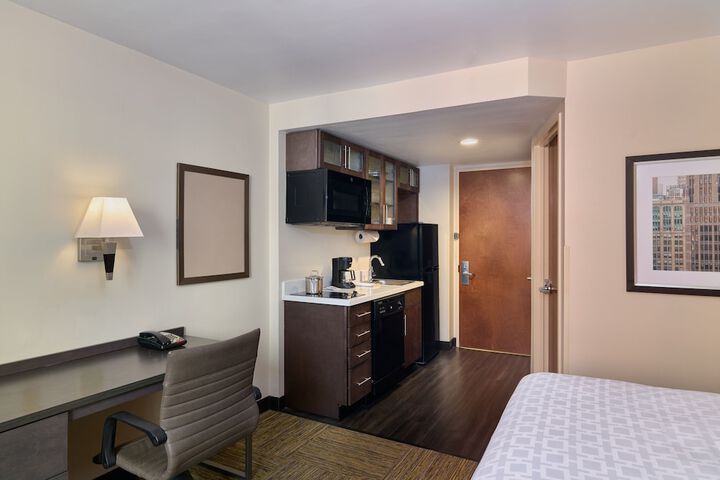 Studio Suite 1 Queen Bed City View High Floor (30 of 30)