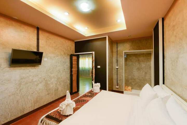 Room 5 of 90