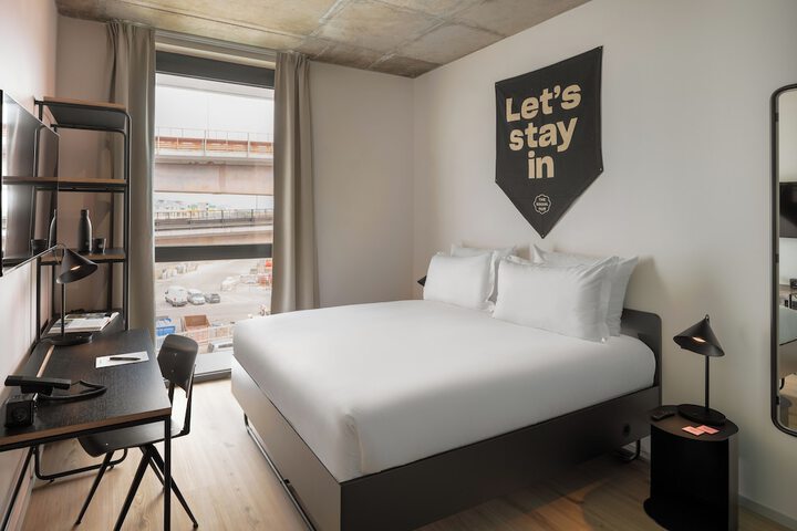 Room 11 of 77