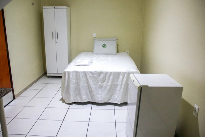 Room 4 of 10