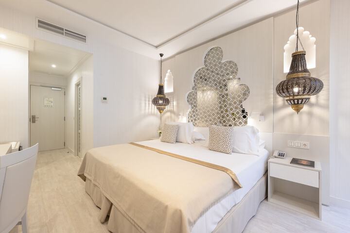 Room 53 of 158