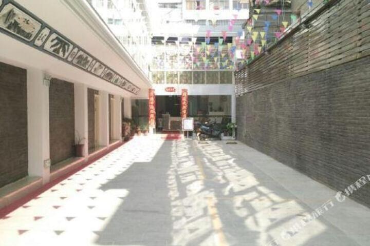 Jiujiu Business Hotel