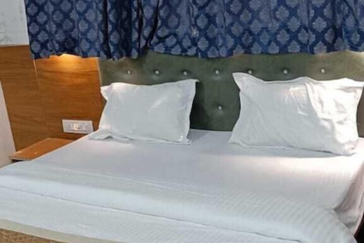 Room 2 of 14