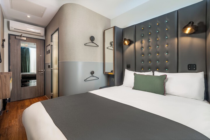Room 16 of 48
