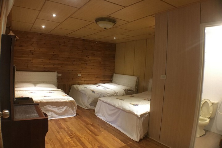 Room 10 of 85