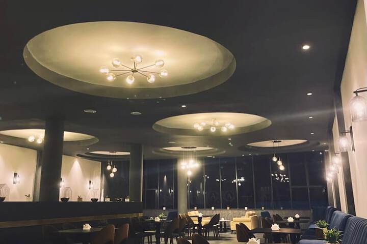 Dining 7 of 9