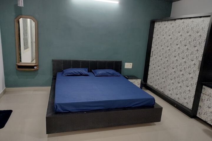 Room 2 of 11