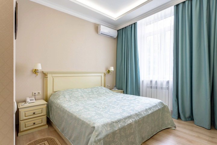 Room 10 of 24