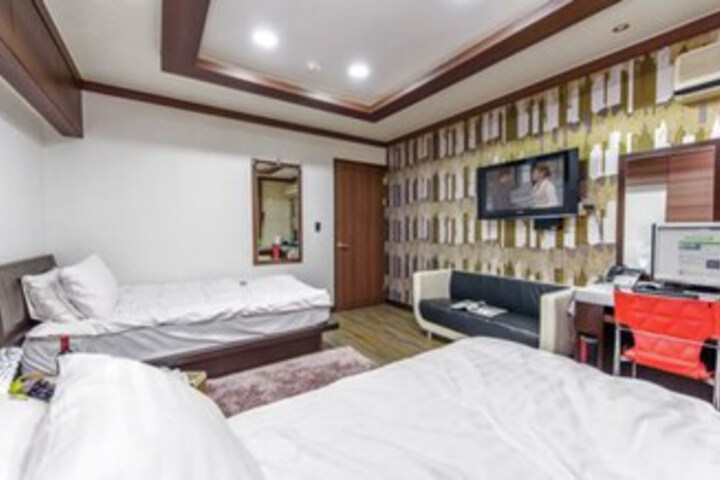 Room 26 of 37