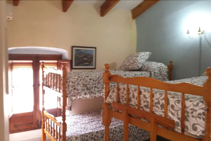 Room 4 of 9