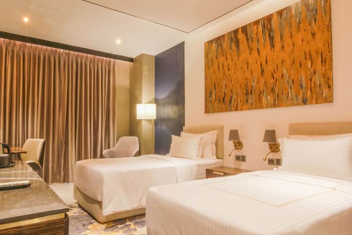 Room 9 of 28
