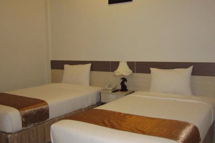 Room 16 of 36
