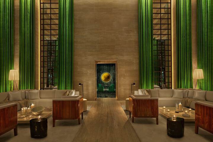 Lobby lounge
