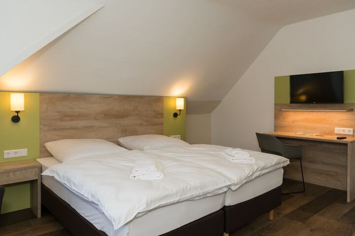Room 25 of 85