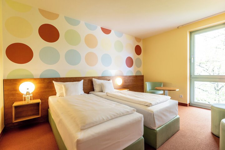 Room 12 of 154