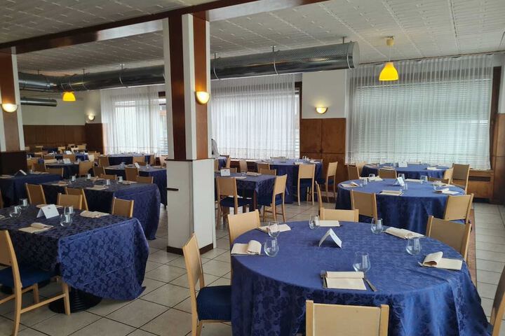 Dining 77 of 110
