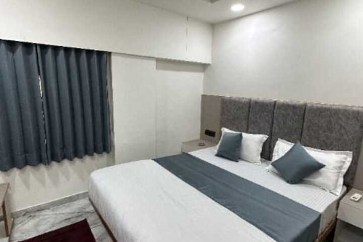 Room 8 of 25