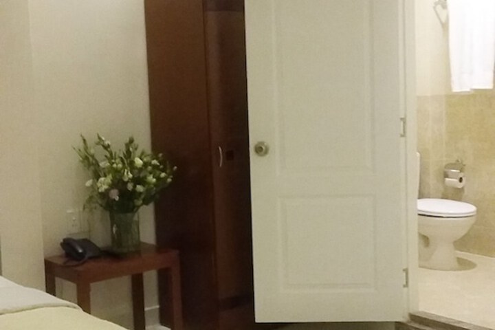 Room 9 of 31
