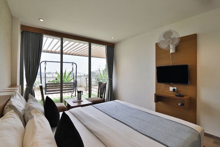 Room 3 of 56