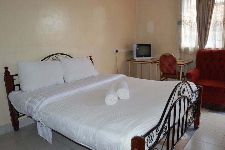 Room 8 of 15