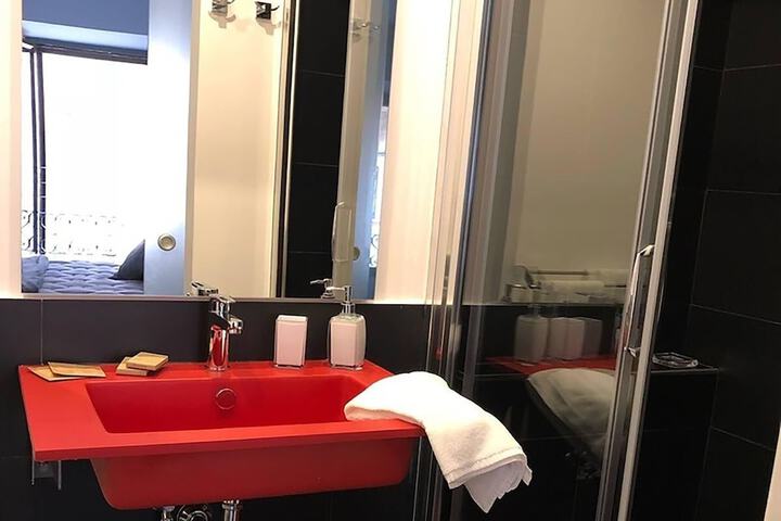 Room 28 of 37