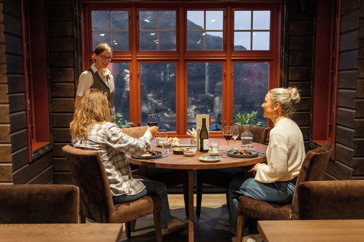 Dining 98 of 107
