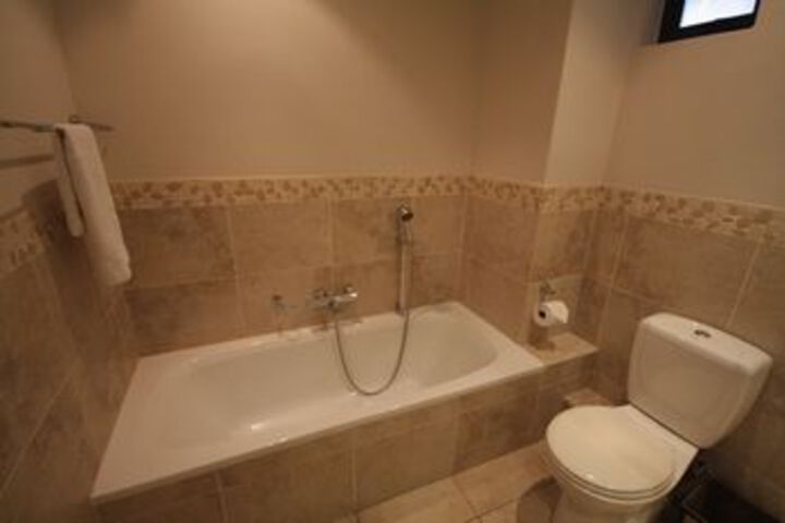 Room 6 of 27