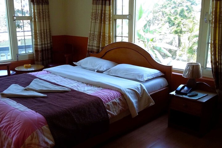 Room 27 of 161
