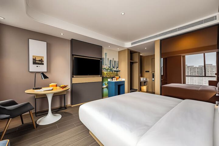 Room 3 of 38