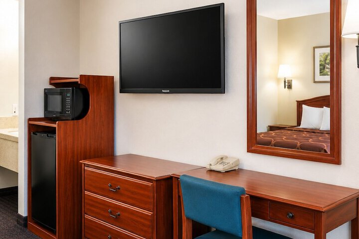 Room 4 of 12