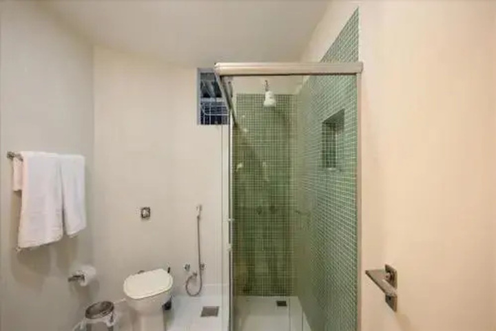 Room 7 of 12