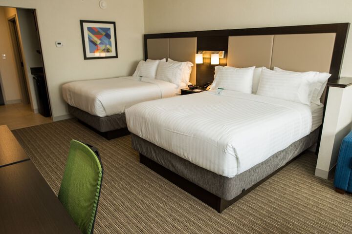 Standard 2 Queen Beds Accessible (7 of 19)