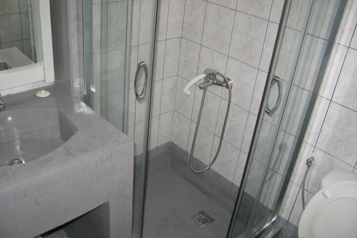 Room 15 of 22