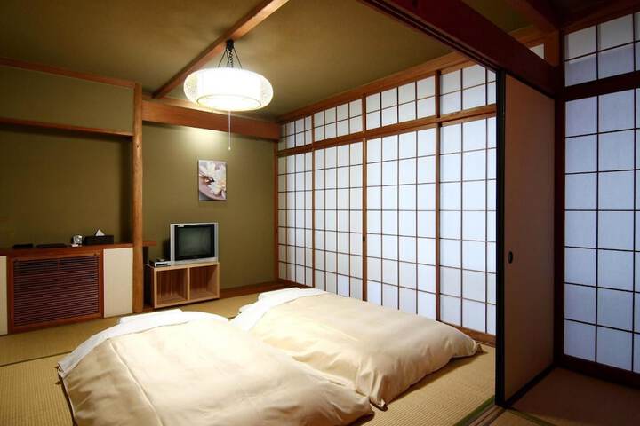 Room 11 of 50