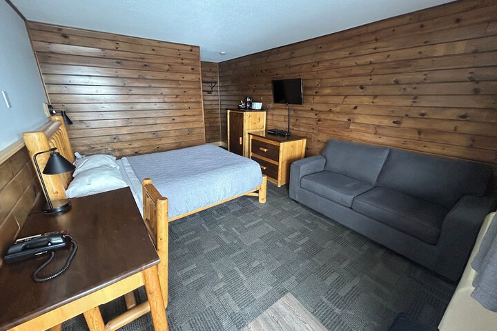 Room 8 of 18