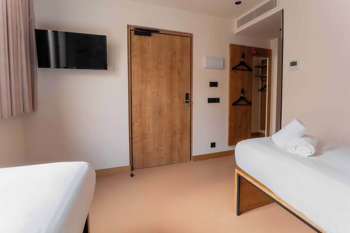 Room 35 of 89