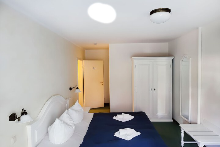 Room 7 of 84