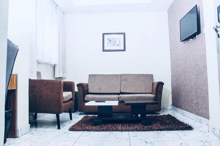 Lounge 49 of 57
