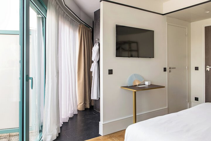 Room 4 of 56