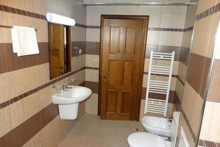 Room 8 of 17