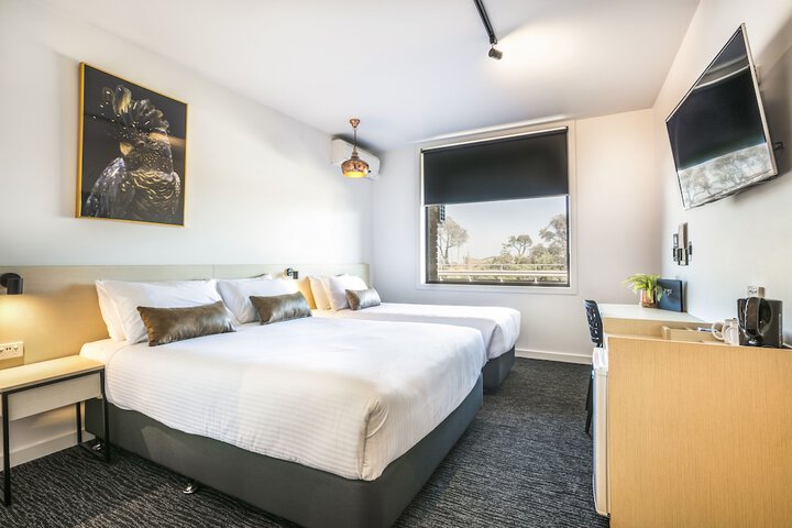 Room 5 of 33