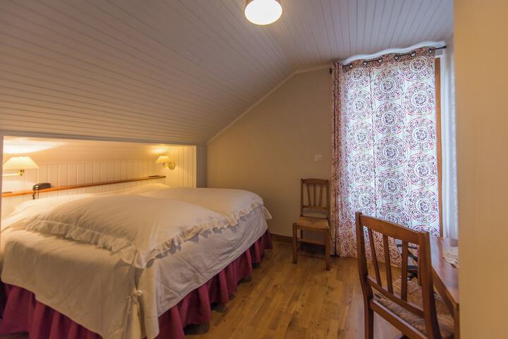 Room 5 of 40