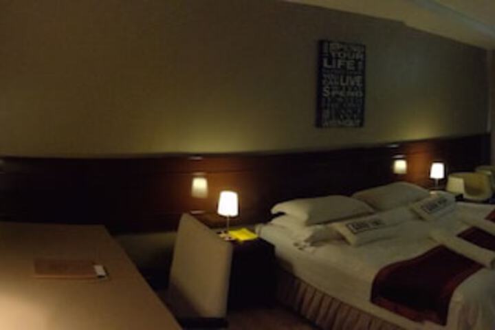 Room 7 of 32