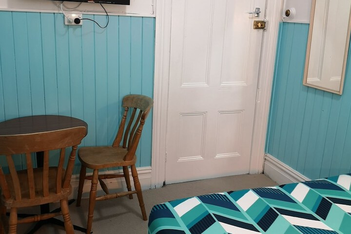 Room 4 of 37