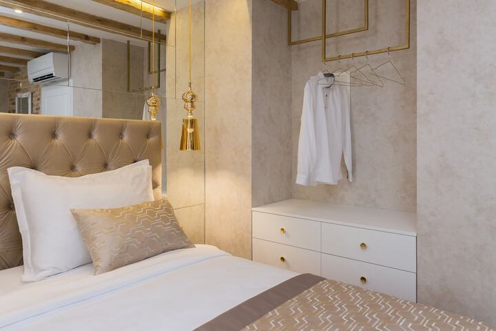 Room 4 of 51