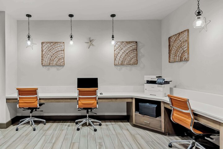 Business Center 41 of 44